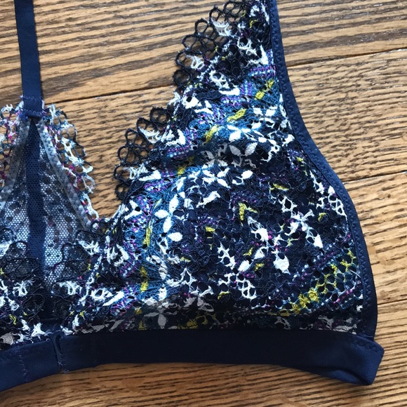 Victoria’s Secret Lace Bralette - Picture 2 of 5